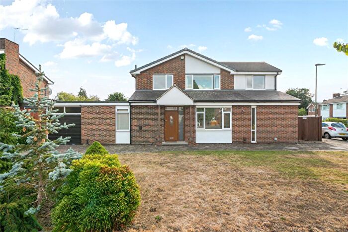 4 Bedroom Detached House For Sale In Mere Close, Orpington, BR6