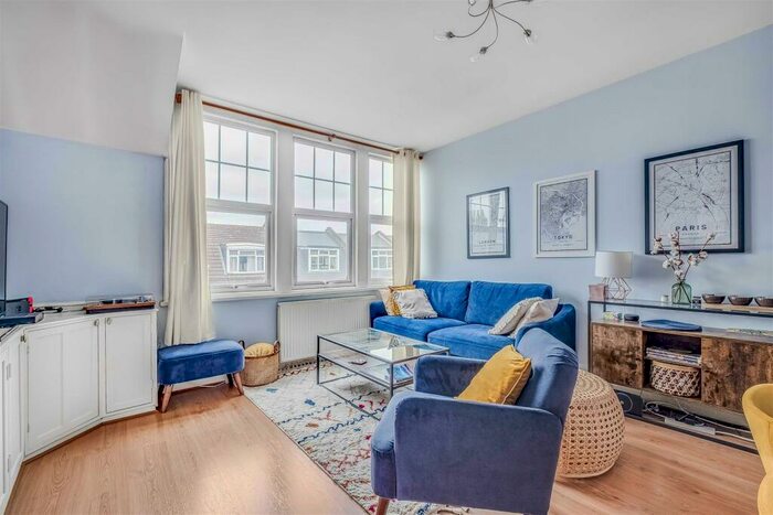 2 Bedroom Flat To Rent In Upper Richmond Road West, East Sheen, SW14