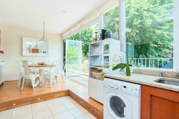 3 Bedroom Apartment To Rent In Haverstock Hill, Belsize Park, London, NW3