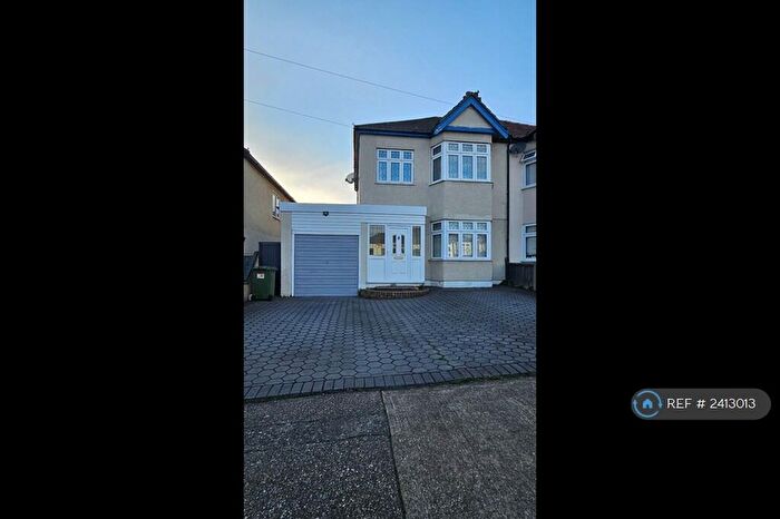 3 Bedroom Semi-Detached House To Rent In Mashiters Hill, Romford, RM1