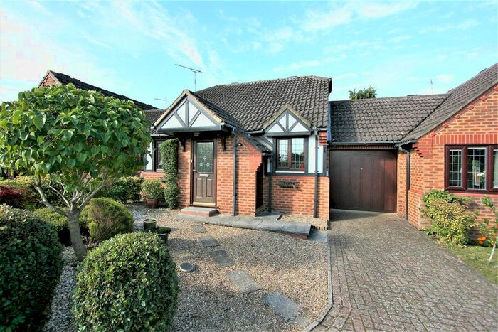 2 Bedroom Bungalow To Rent In Grovebury Gardens, Park Street, St. Albans, AL2