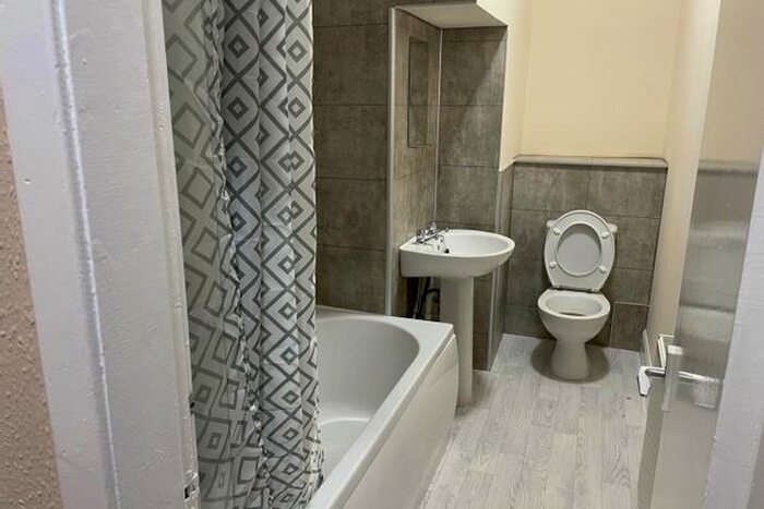 2 Bedroom Flat To Rent In Rosefield Street, Dundee (Off Blackness Road), DD1