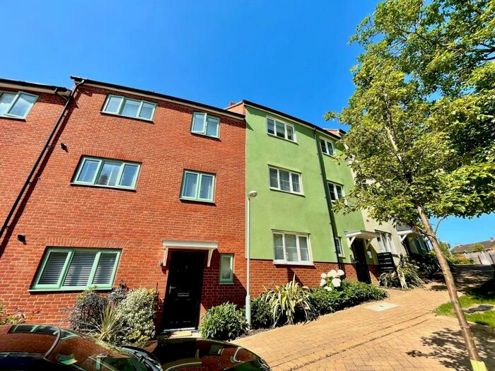 2 Bedroom Apartment To Rent In Summerhouse Hill, Buckingham, MK18