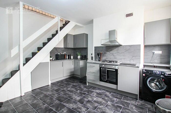 3 Bedroom Terraced House To Rent In Pennington Road, Bolton, Greater Manchester, BL3