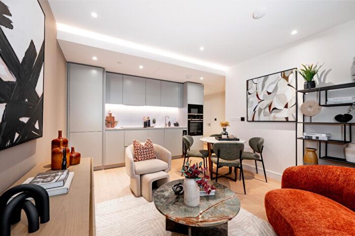 1 Bedroom Apartment For Sale In South Quay Plaza, Canary Wharf, E14