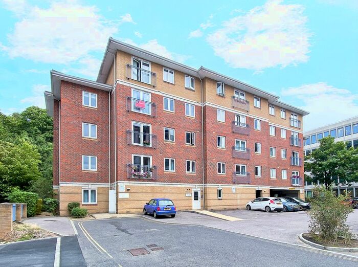 2 Bedroom Flat To Rent In Farnborough Road, Farnborough, GU14