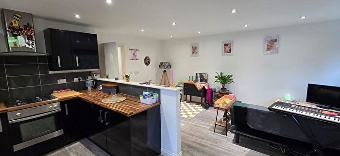 2 Bedroom Flat To Rent In Cumberland Avenue, Manchester, M27