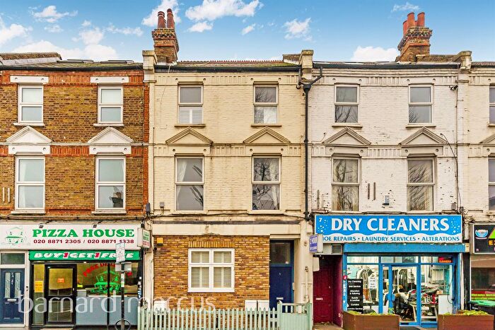 2 Bedroom Flat For Sale In Granville Road, London, SW18