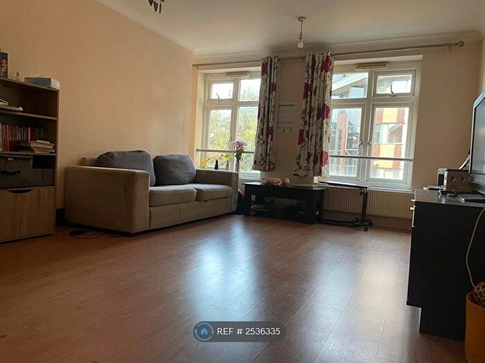 2 Bedroom Flat To Rent In York Road, Woking, GU22