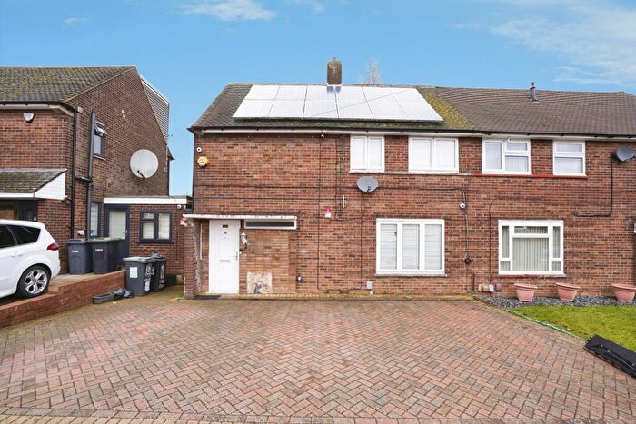 3 Bedroom Semi Detached House For Sale In Longcroft Road, Luton, LU1