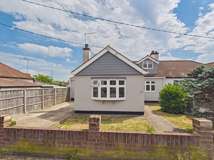 5 Bedroom Semi-Detached Bungalow For Sale In Giffords Cross Road, Corringham, SS17