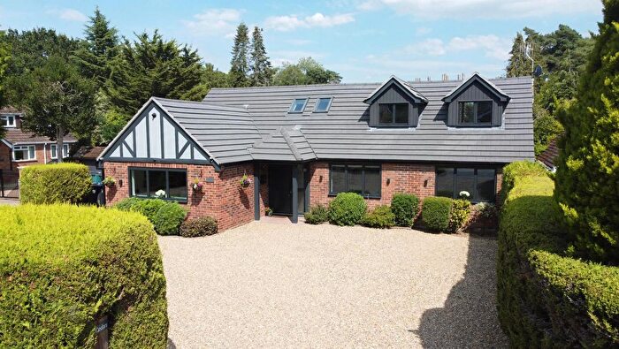 4 Bedroom Detached House For Sale In Cranwell Grove, Lightwater, GU18