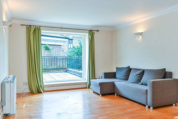 2 Bedroom Flat To Rent In Essex Road, Islington, London, N1