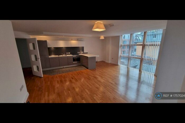 3 Bedroom Flat To Rent In Royal Mills, Manchester, M4