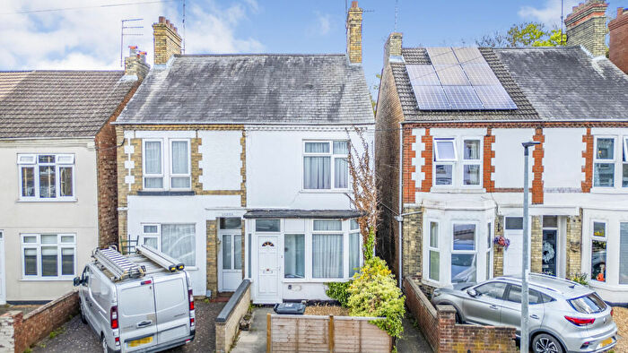 3 Bedroom Semi Detached House For Sale In New Road, Woodston, Peterborough, PE2