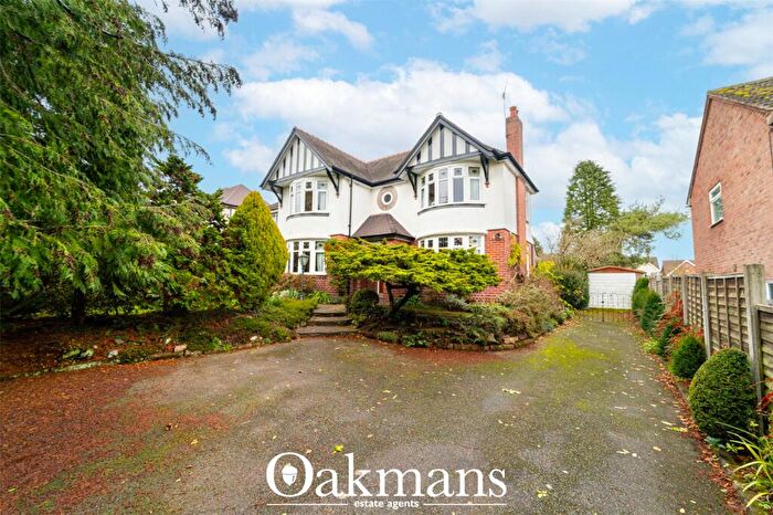 3 Bedroom Detached House For Sale In Stourbridge Road, Catshill, Bromsgrove, Worcestershire, B61