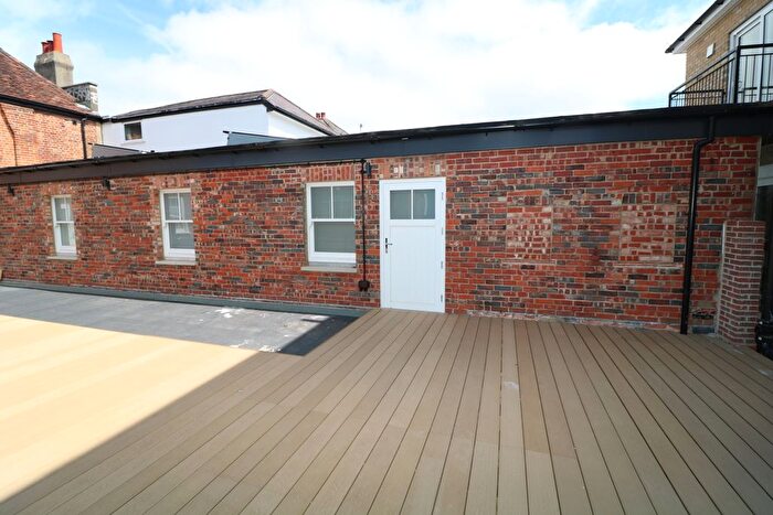 1 Bedroom Flat To Rent In High Street, Dorking, RH4