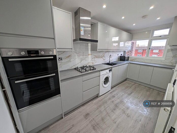 3 Bedroom Flat To Rent In Parsonage Street, West Bromwich, B71