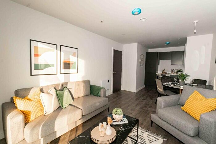 2 Bedroom Apartment To Rent In Cross Lane, Manchester, Greater Manchester, M5
