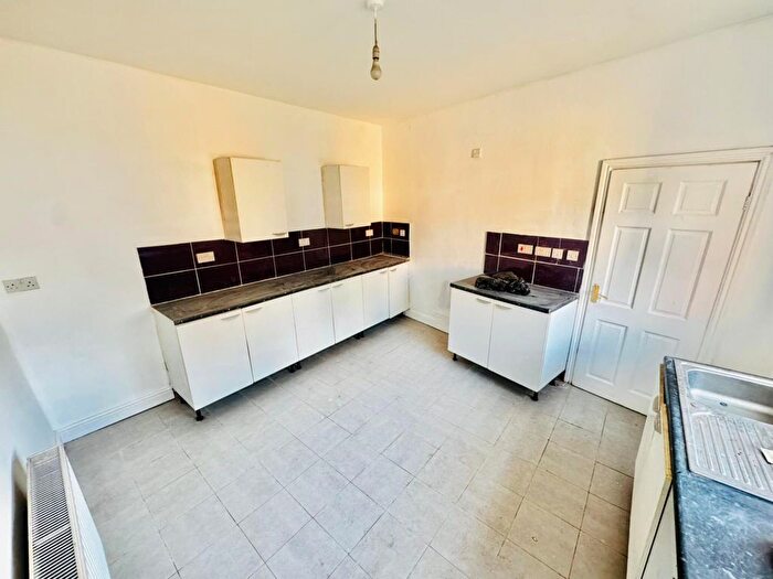 3 Bedroom Detached House To Rent In Cinder Bank, Dudley, DY2