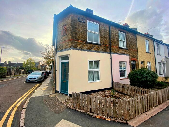 2 Bedroom Property To Rent In Primrose Hill, Chelmsford, CM1