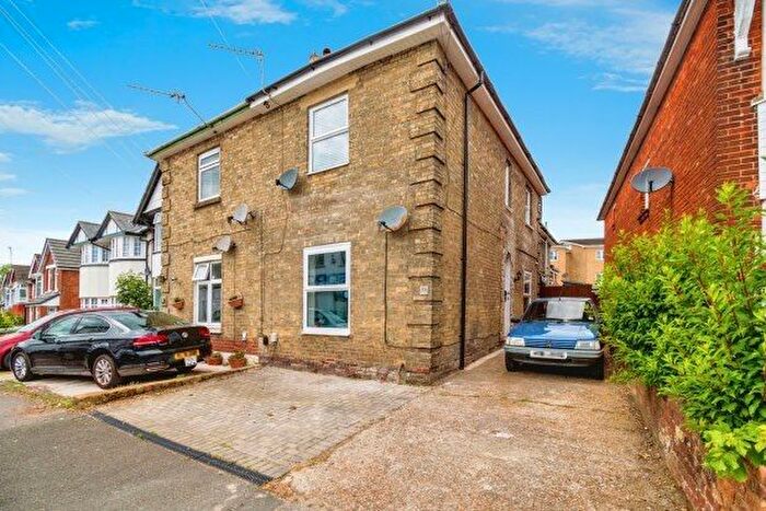 2 Bedroom Flat To Rent In Nightingale Grove, Southampton, SO15