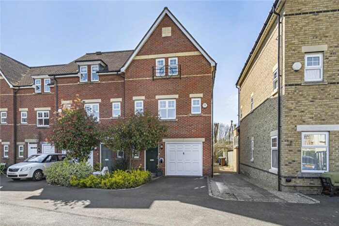 4 Bedroom End Of Terrace House For Sale In Stone Meadow, Waterways, OX2