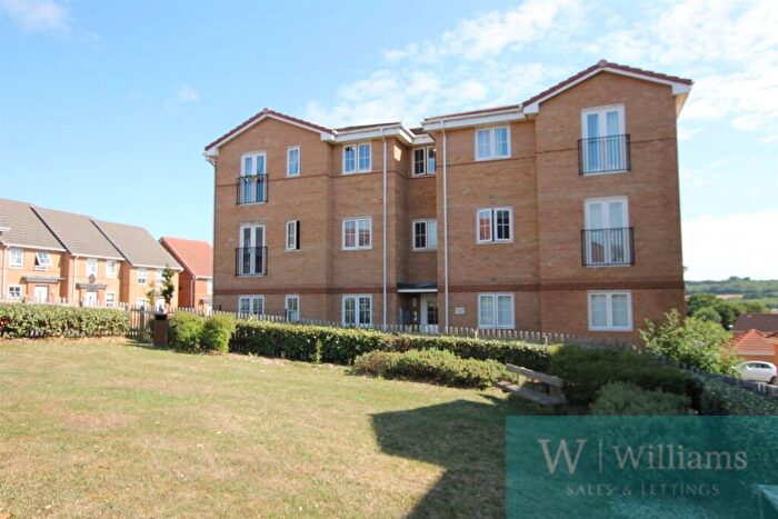 1 Bedroom Flat For Sale In Beauchamp Drive, Newport, PO30