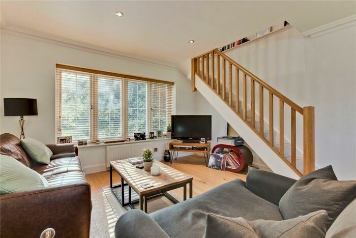 1 Bedroom Flat To Rent In Beechwood Close, Weybridge, Surrey, KT13