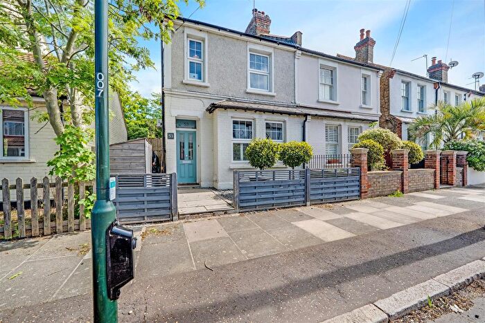 4 Bedroom Detached House For Sale In Myrtle Road, Hampton Hill, TW12