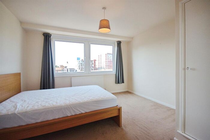 2 Bedroom Flat To Rent In Justin Close, Brentford, TW8