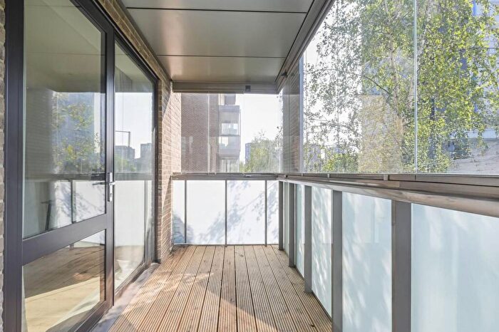 1 Bedroom Flat For Sale In Deauville Close, , Canary Wharf, London, E14