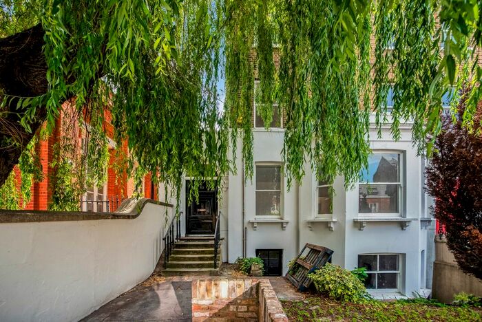 3 Bedroom Flat To Rent In The Village, London, SE7