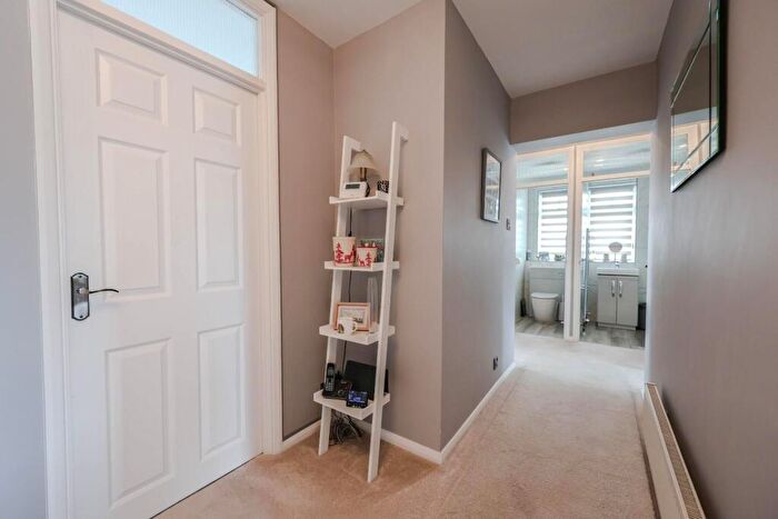 2 Bedroom Flat For Sale In Eastern Esplanade, Thorpe Bay, Southend-On-Sea, SS1