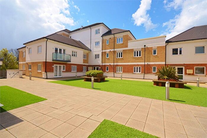 2 Bedroom Flat For Sale In Hales Court, Ley Farm Close, Watford, WD25