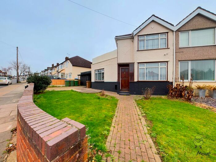 3 Bedroom Semi-Detached House To Rent In Wendover Way, Welling DA16