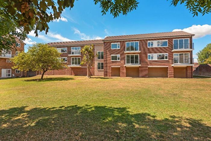 2 Bedroom Flat To Rent In Orton Place, St. Albans, AL4