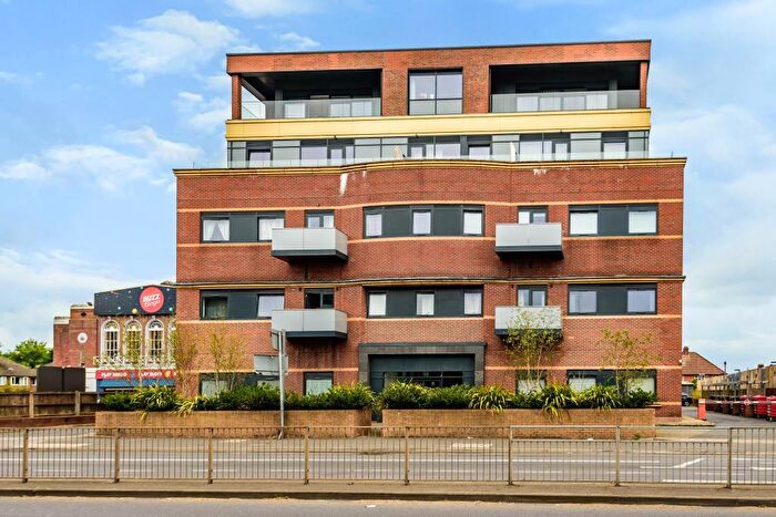 1 Bedroom Apartment To Rent In Bath Road, Slough, SL1