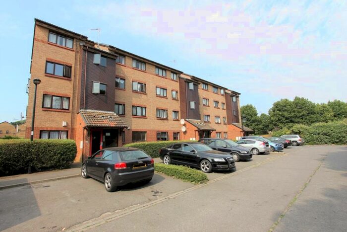 2 Bedroom Flat To Rent In Grilse Close, Edmonton, London, N9