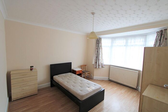 4 Bedroom Semi-Detached House To Rent In Meadow Way, Wembley, HA9