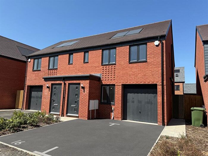 3 Bedroom Semi-Detached House To Rent In Fieldfare Road, Whiteley, Fareham, PO15