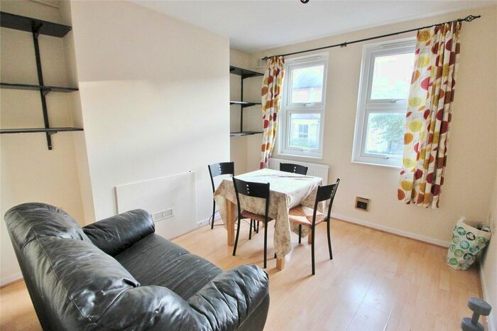 1 Bedroom Flat To Rent In Alder Court, Long Lane, London, N2