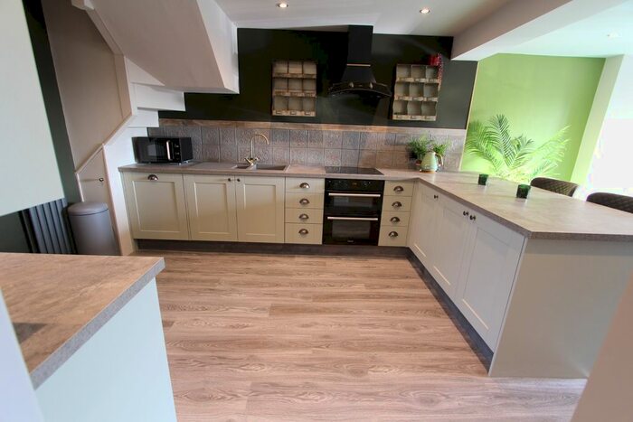 2 Bedroom Flat To Rent In Baslow Road, Totley Rise, Sheffield S17