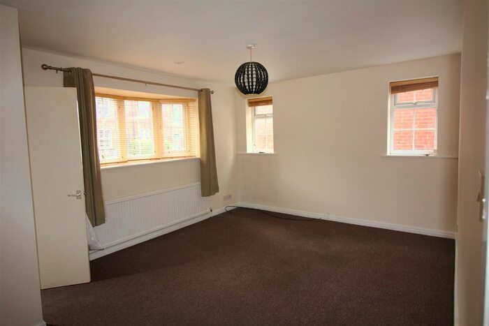 2 Bedroom Flat To Rent In Meynell Avenue, Rothwell, Leeds, LS26