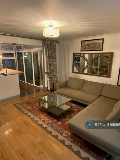 2 Bedroom Flat To Rent In Ramsey Walk, London, N1