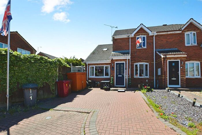 3 Bedroom Semi-Detached House For Sale In Emmery Close, Broughton, Brigg, DN20