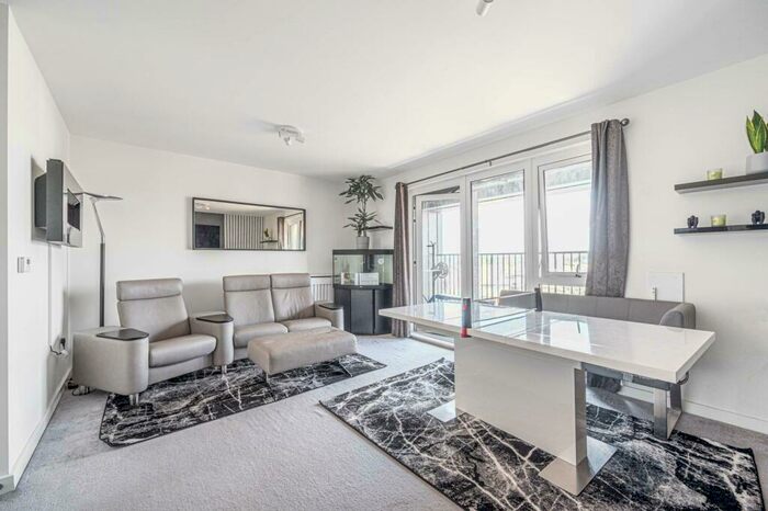 3 Bedroom Flat To Rent In Coleby House, Cricklewood, London, NW2