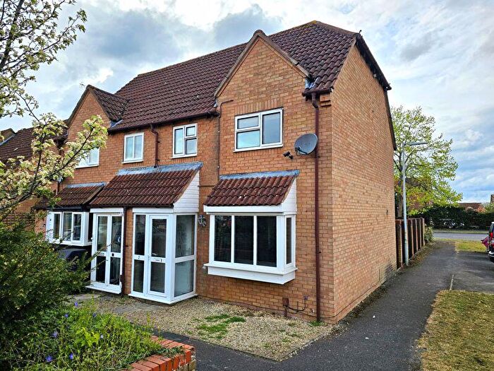 3 Bedroom Semi-Detached House To Rent In Deerhurst Place, Gloucester, GL2
