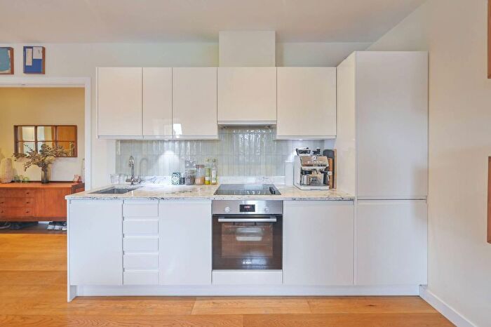 2 Bedroom Flat For Sale In Fulham Road, Chelsea, London, SW10