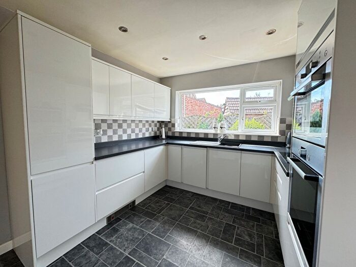 2 Bedroom Detached Bungalow For Sale In Newfield Avenue, Kenilworth, CV8